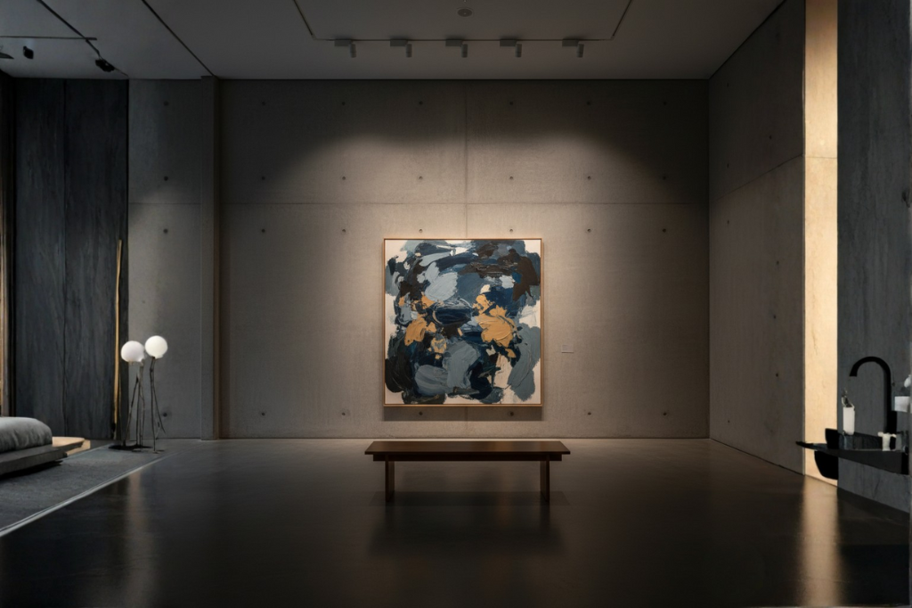 コンクリート壁の美術館にスポットライトで照らされる抽象画