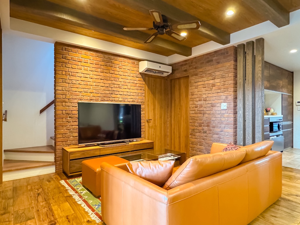 瀬田・玉野浦にある、レンガと木の質感を活かしたスタジオ